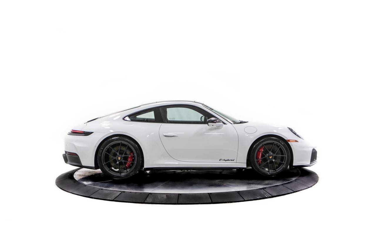 Thumbnail: 2026 Porsche 911 - 8