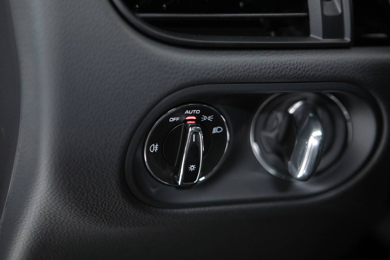 Thumbnail: 2026 Porsche Macan - 29