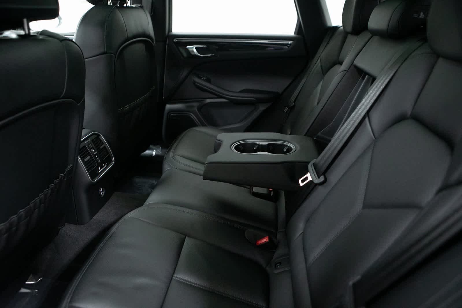 Thumbnail: 2025 Porsche Macan - 30