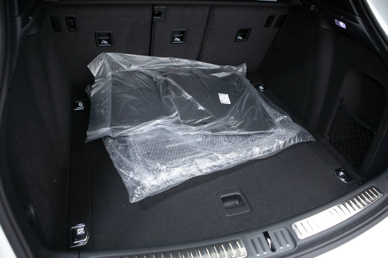 Thumbnail: 2026 Porsche Macan - 39