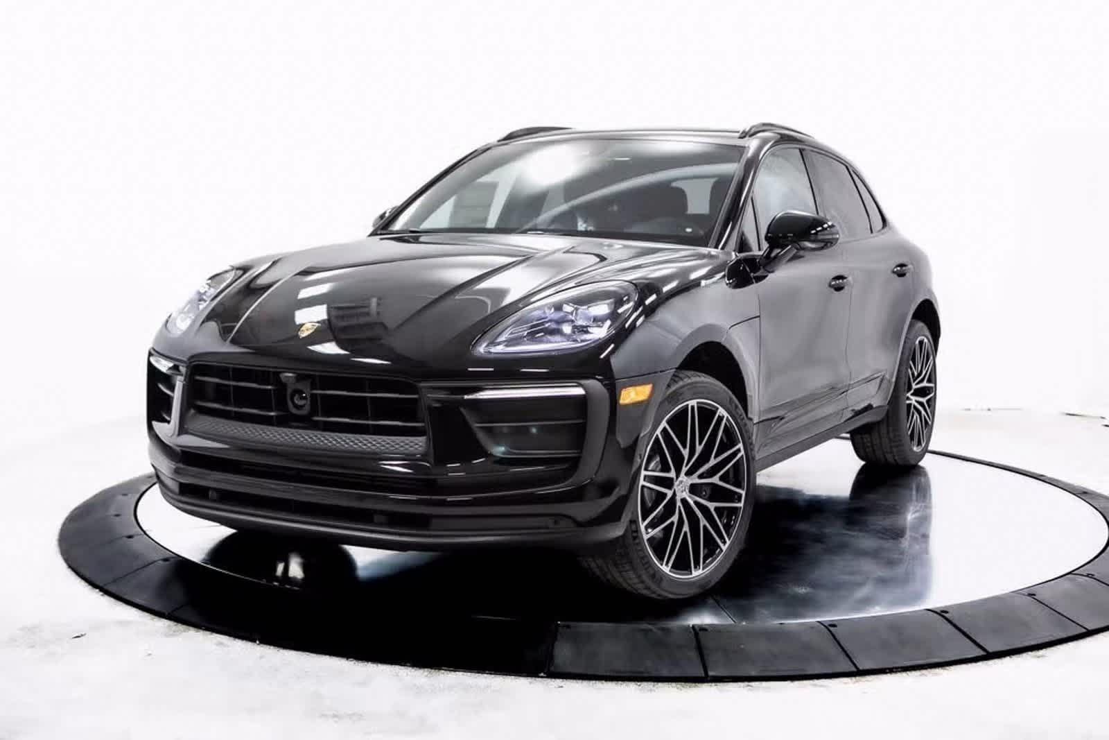 2025 Porsche Macan's photo