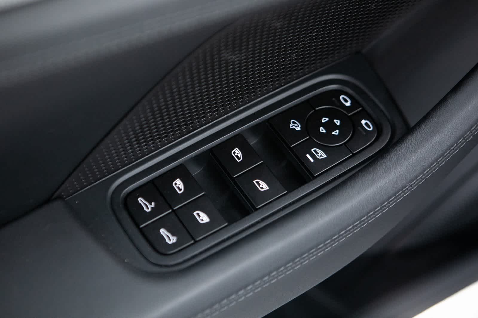 Thumbnail: 2025 Porsche Panamera - 18