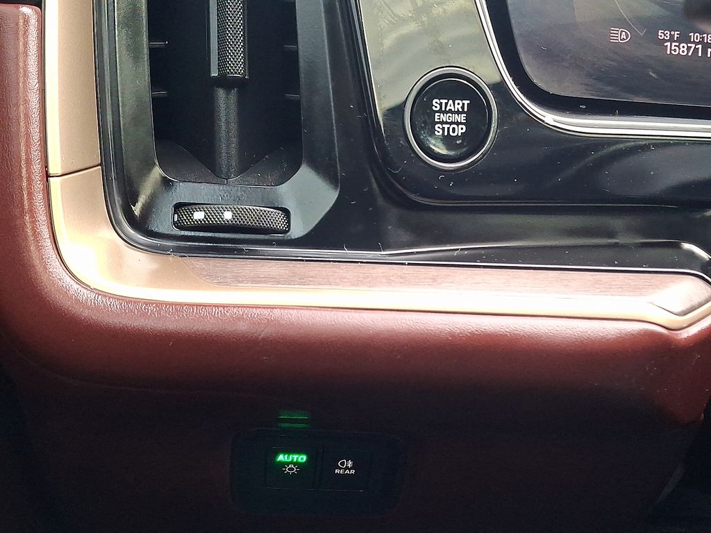 2025 Porsche Cayenne Coupe Turbo E-Hybrid - Photo 30