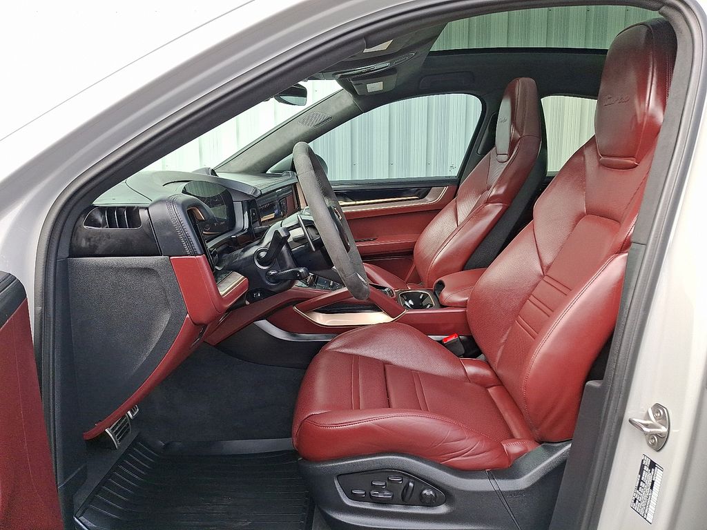 2025 Porsche Cayenne Coupe Turbo E-Hybrid - Photo 5