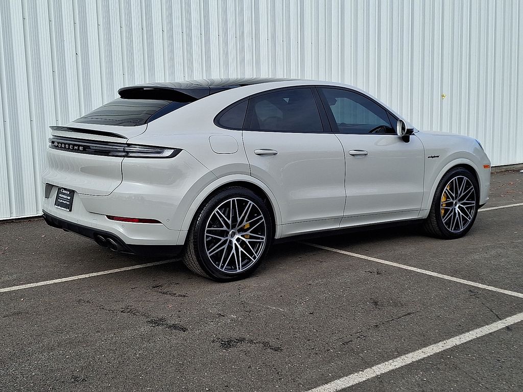 2025 Porsche Cayenne Coupe Turbo E-Hybrid - Photo 9