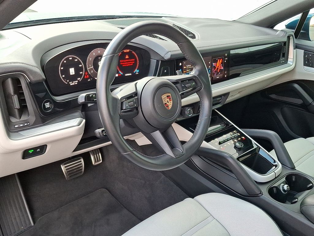 2024 Porsche Cayenne Coupe S photo 4