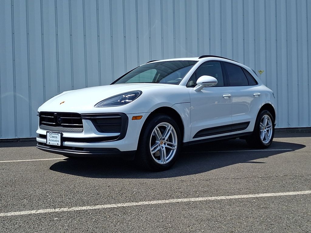 2025 Porsche Macan Base
