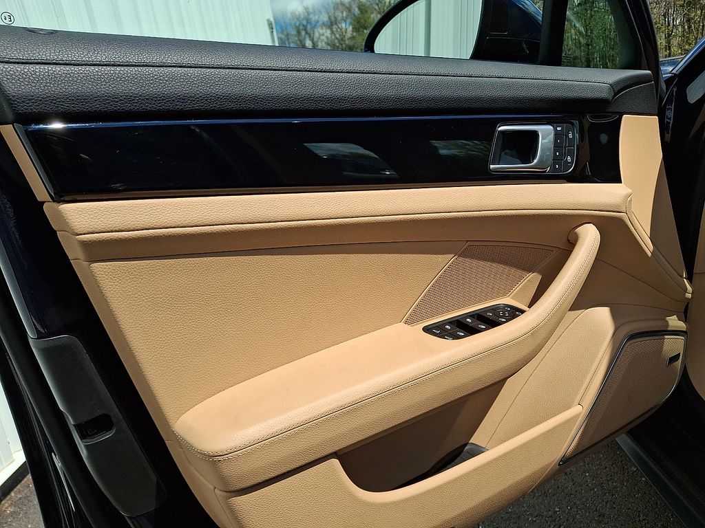 2022 Porsche Panamera - Photo 16