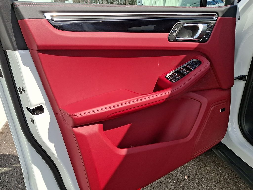 2026 Porsche Macan Base - Photo 16