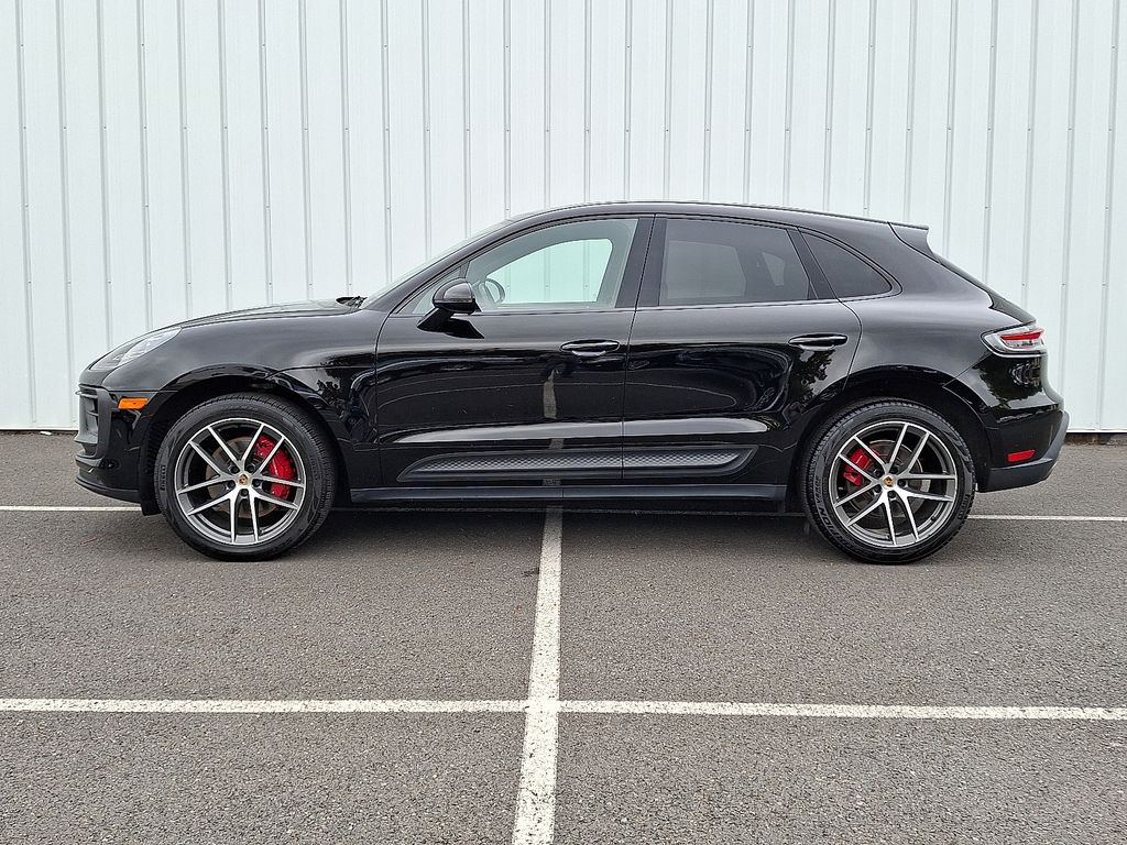 2023 Porsche Macan S photo 2