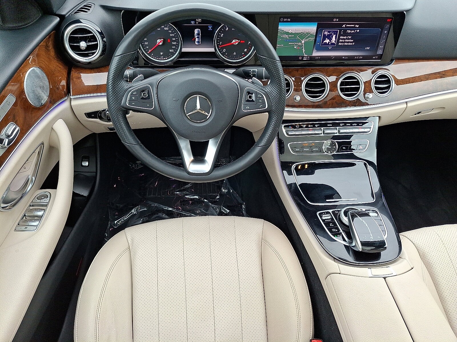 2018 Mercedes Benz E 300 4MATIC photo 2