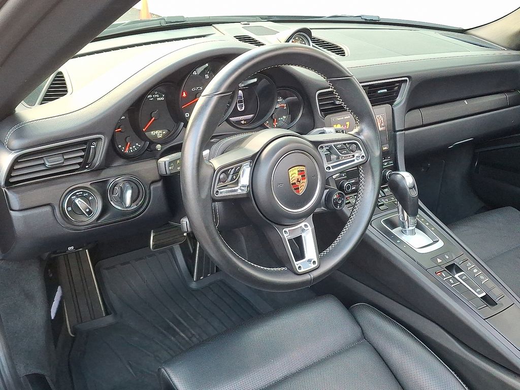 2019 Porsche 911 Targa 4 GTS photo 4