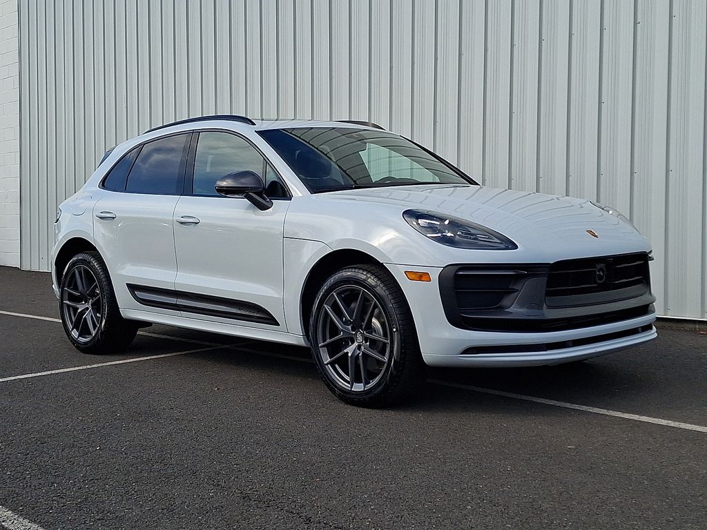 2026 Porsche Macan T - Photo 7
