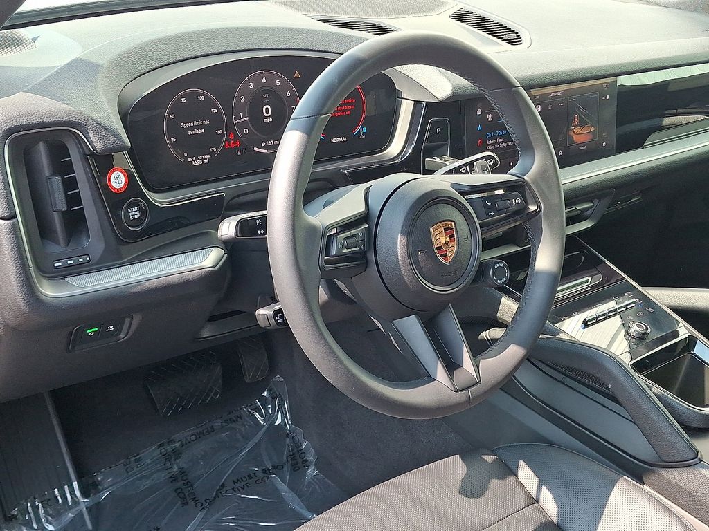 2025 Porsche Cayenne Base photo 4