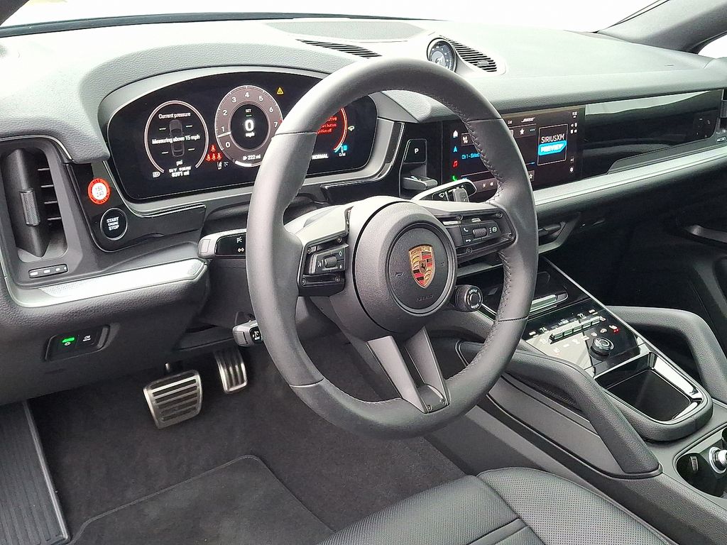 2025 Porsche Cayenne Coupe S photo 4