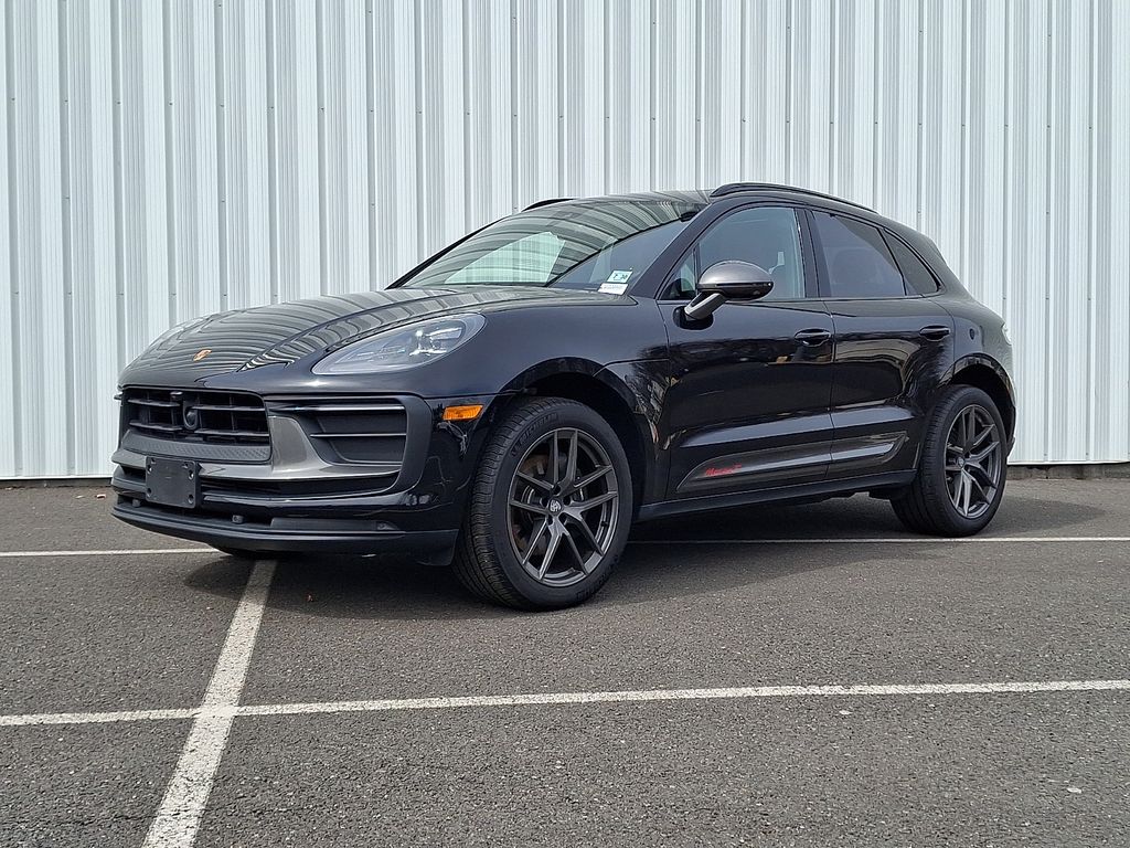 2025 Porsche Macan T