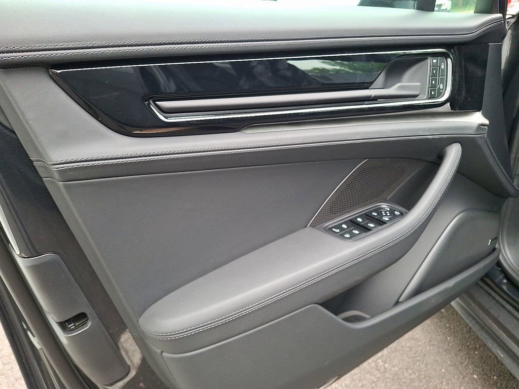 2025 Porsche Panamera 4 E-Hybrid - Photo 16