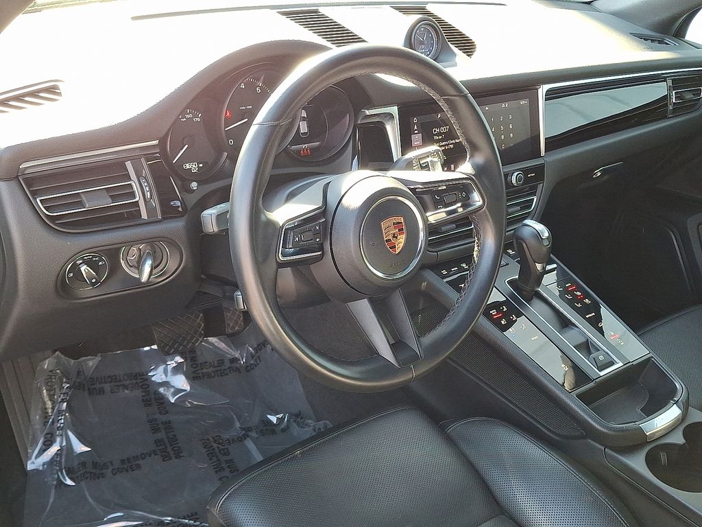 2022 Porsche Macan Base photo 4