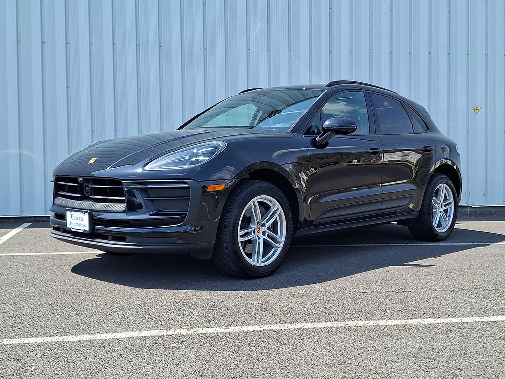2025 Porsche Macan Base