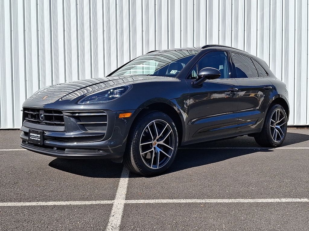 2025 Porsche Macan Base's photo