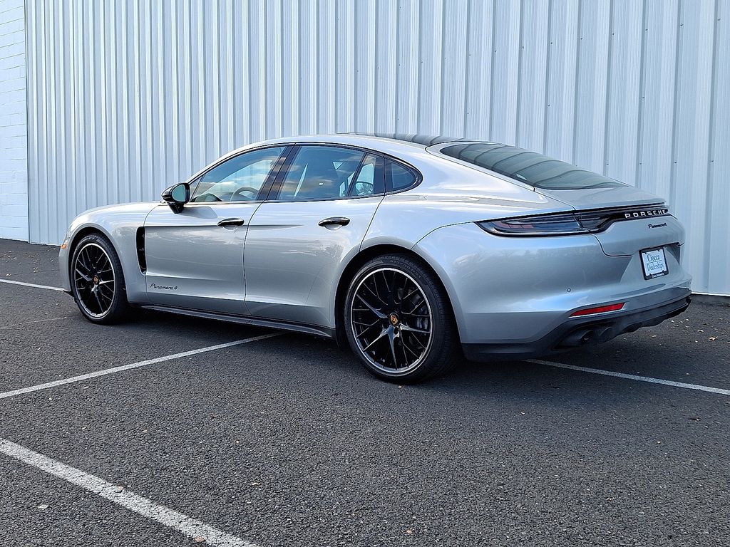 2023 Porsche Panamera 4 photo 3