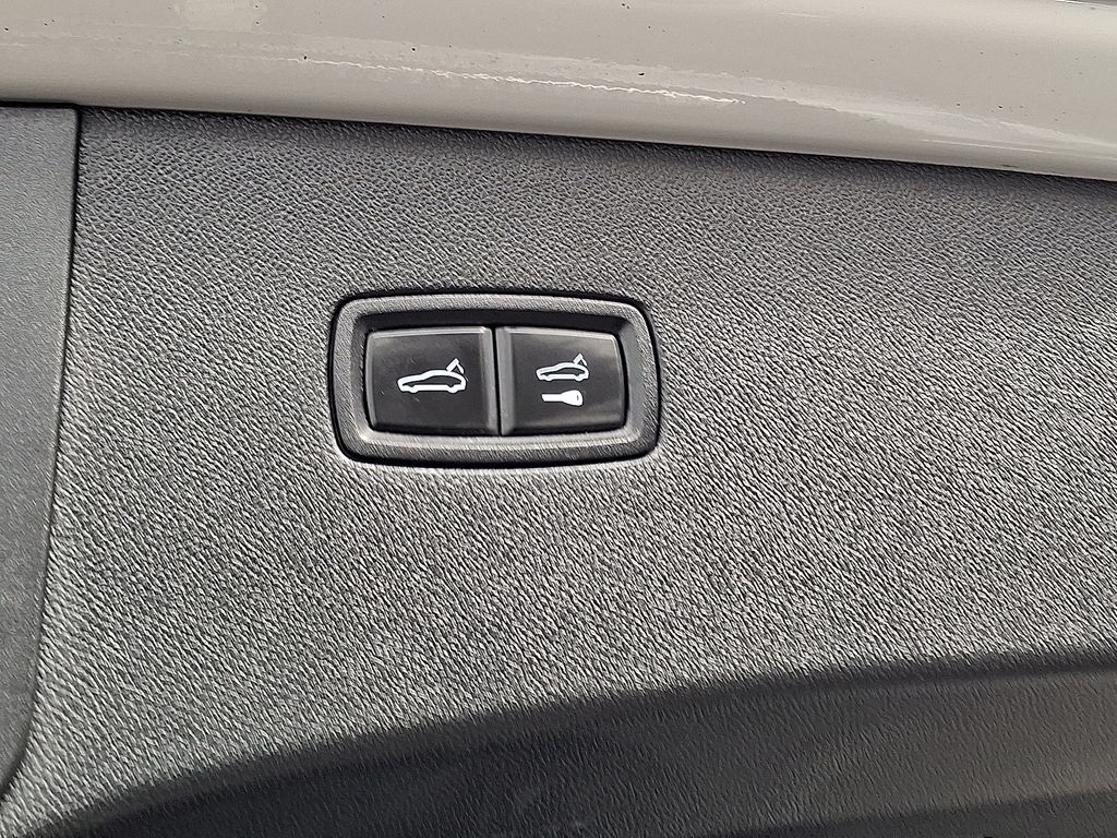 2025 Porsche Cayenne Coupe Turbo E-Hybrid - Photo 33