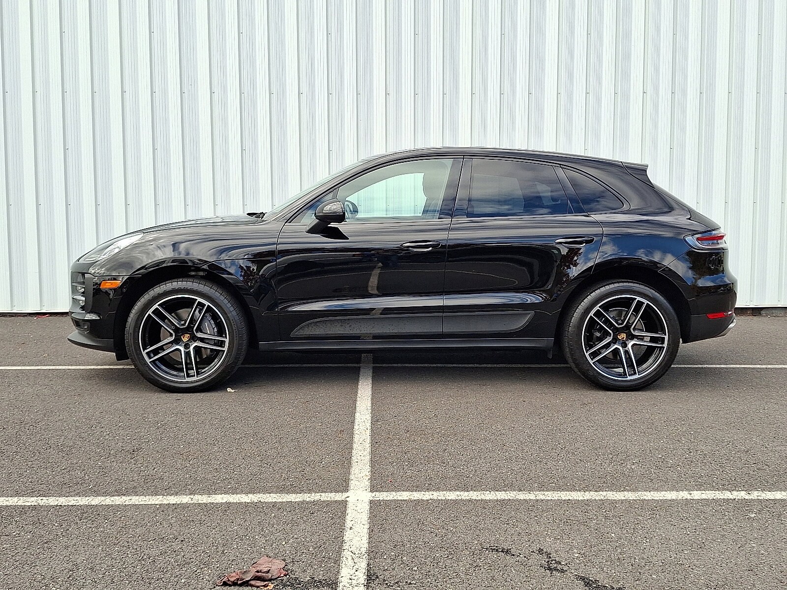 2021 Porsche Macan Base photo 2