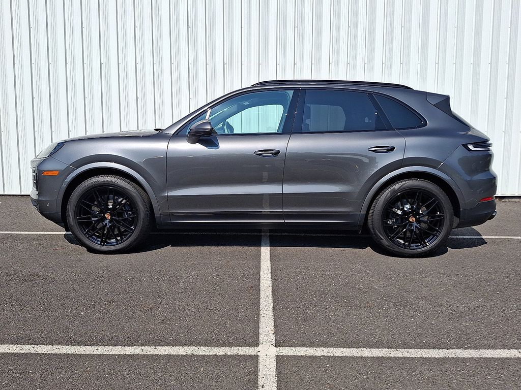 2025 Porsche Cayenne Base photo 2