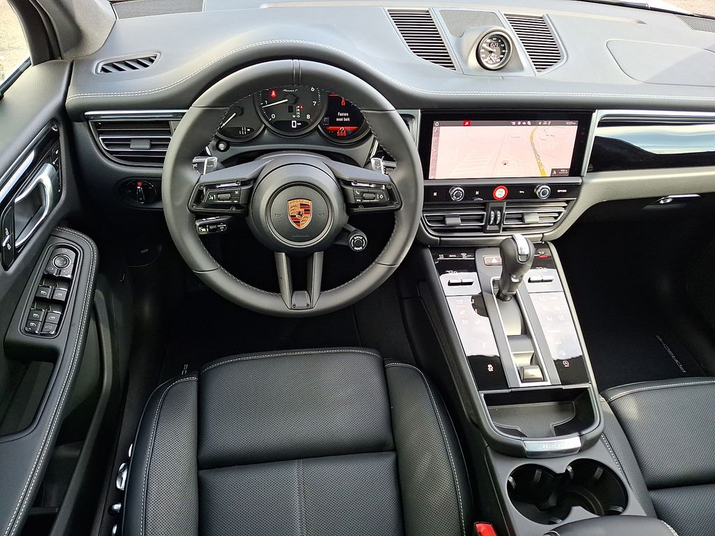 2026 Porsche Macan T - Photo 15