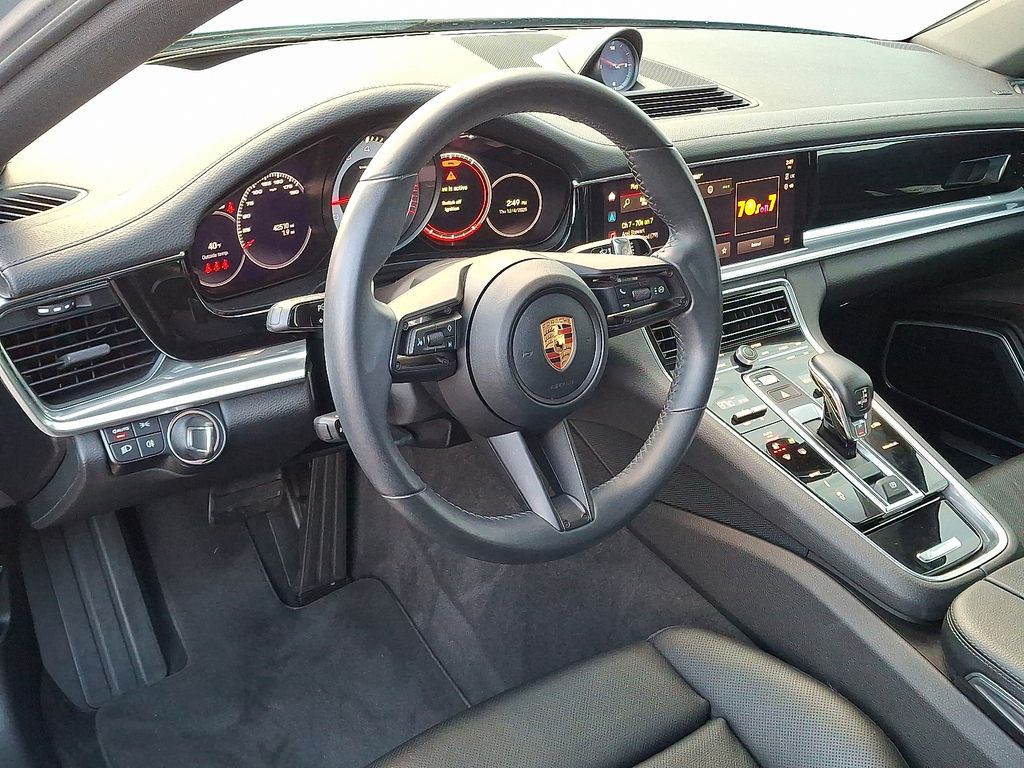 2023 Porsche Panamera 4 photo 4