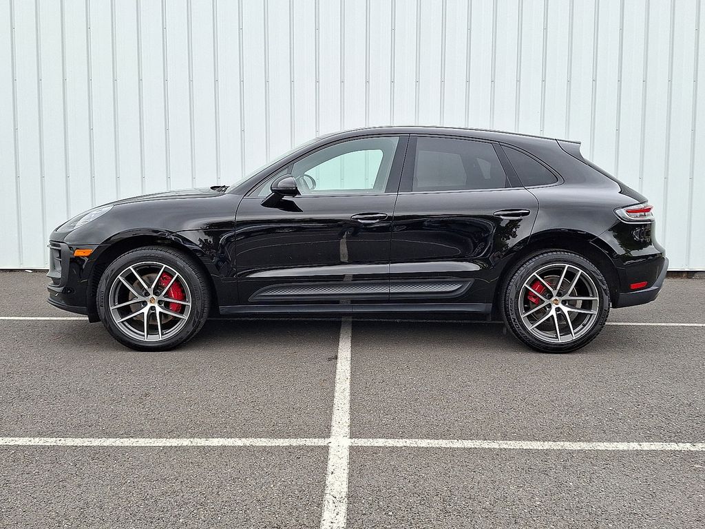 2023 Porsche Macan S photo 2