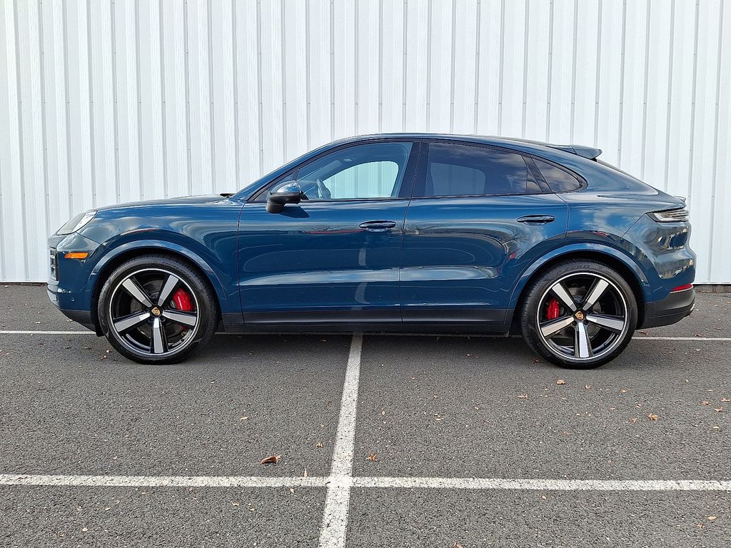 2024 Porsche Cayenne Coupe S photo 2