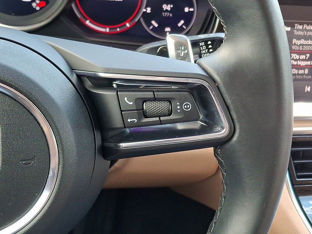 2022 Porsche Panamera - Photo 24