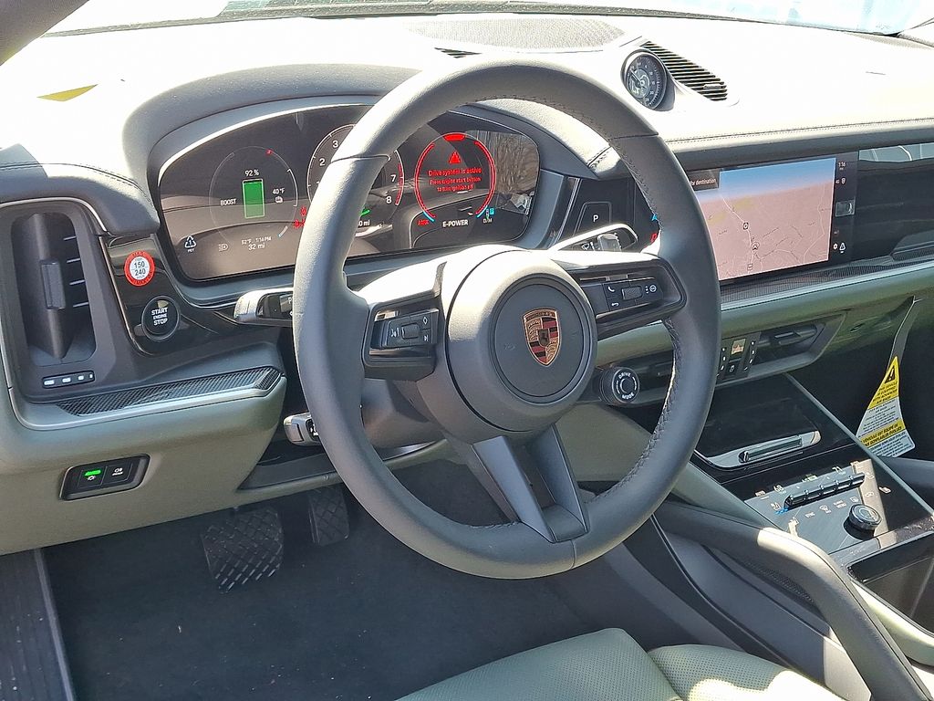 2025 Porsche Cayenne Coupe Hybrid photo 4