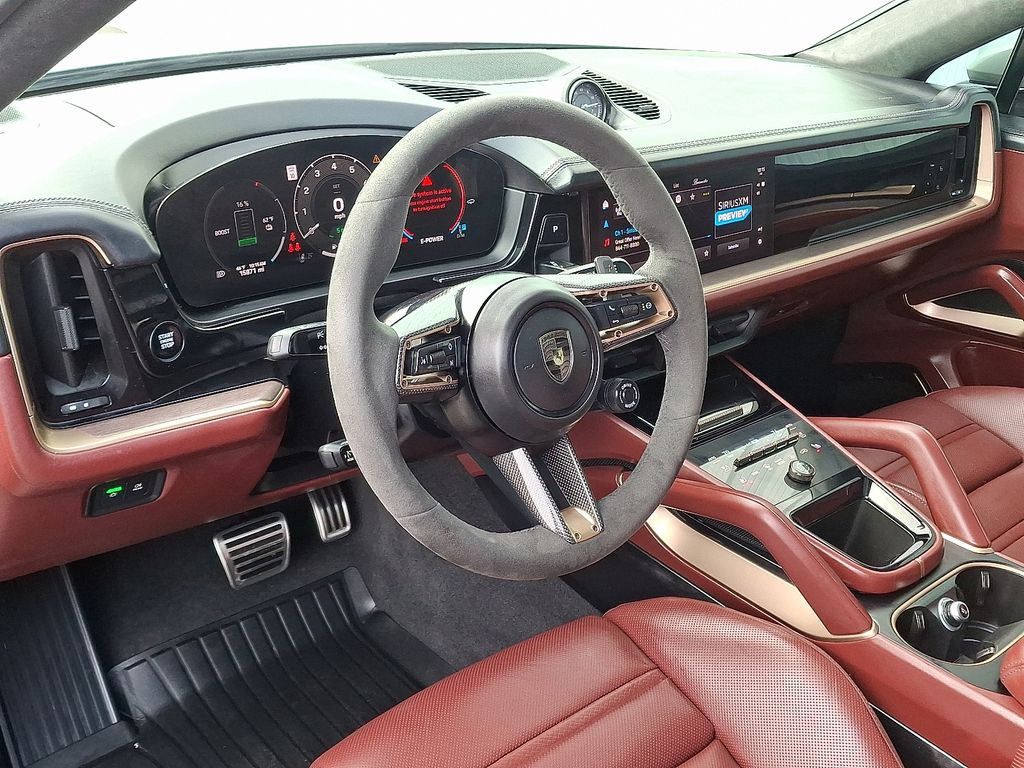 2025 Porsche Cayenne Coupe Turbo E-Hybrid - Photo 4