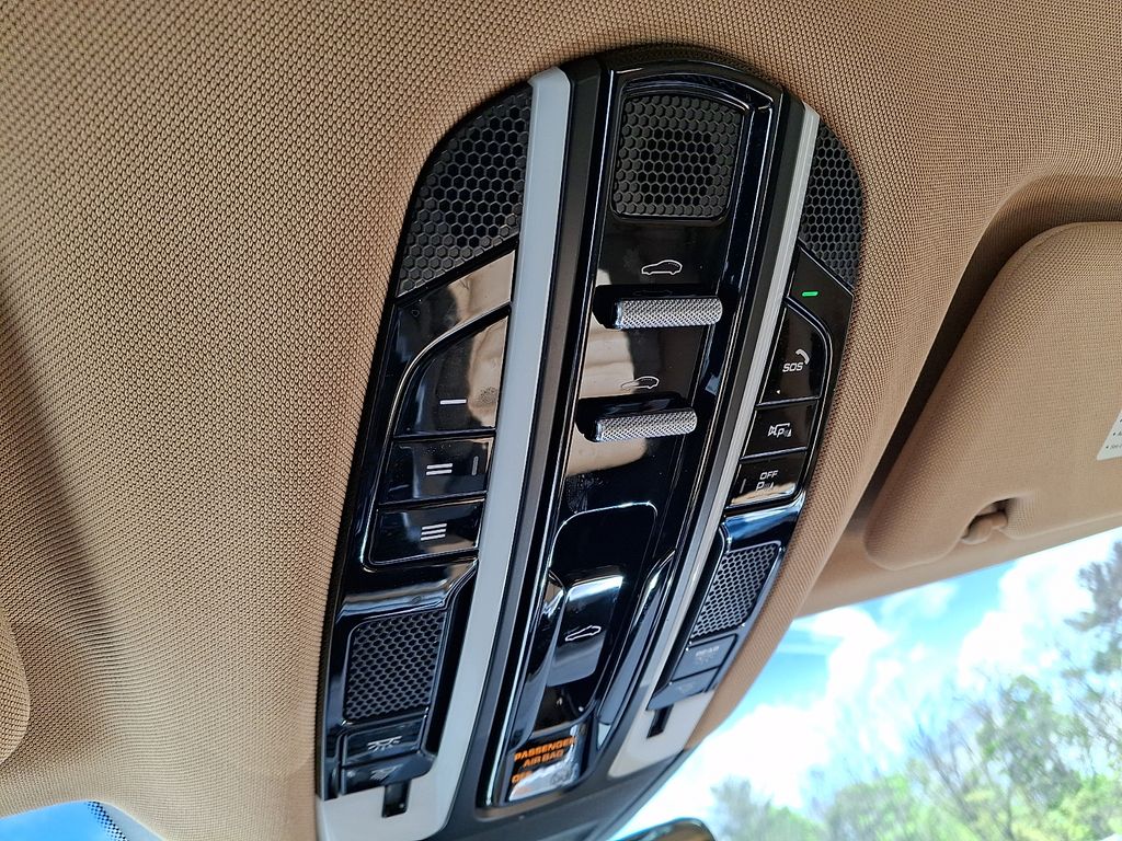 2022 Porsche Panamera - Photo 28