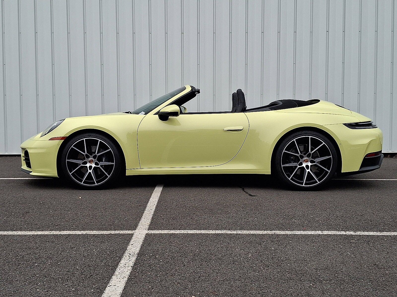2025 Porsche 911 Cabriolet photo 2