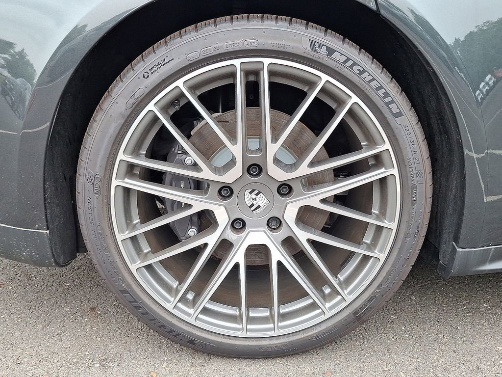 2025 Porsche Panamera 4 E-Hybrid - Photo 11