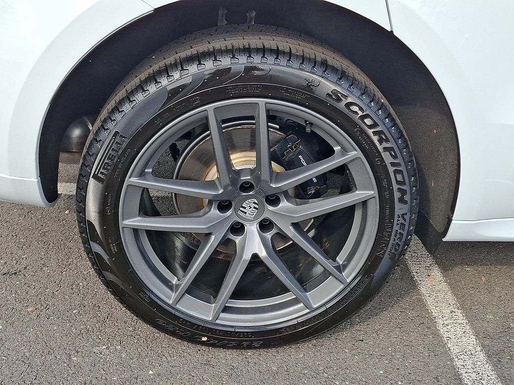 2026 Porsche Macan T - Photo 11