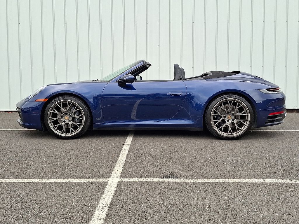 2023 Porsche 911 Cabriolet photo 2