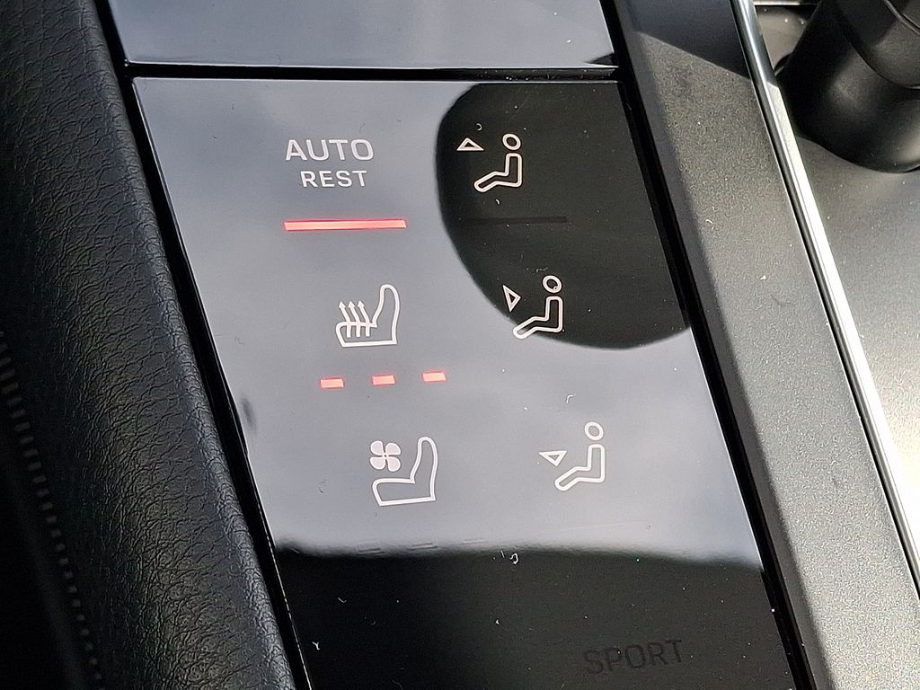 2026 Porsche Macan T - Photo 24