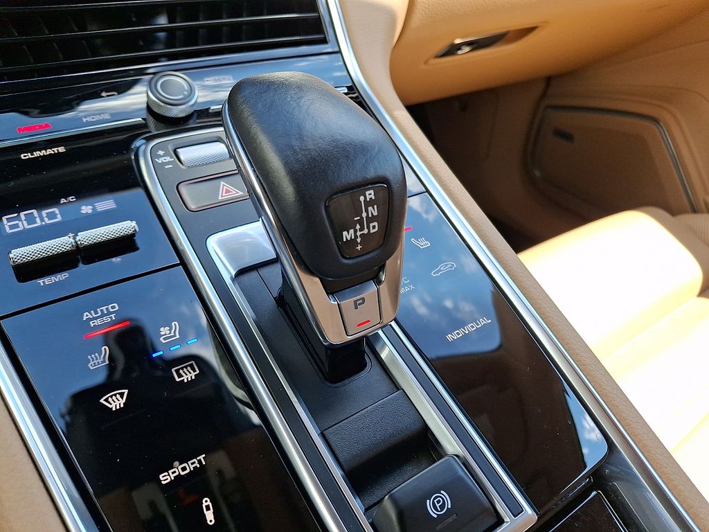 2022 Porsche Panamera - Photo 17