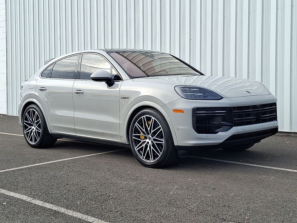 2025 Porsche Cayenne Coupe Turbo E-Hybrid - Photo 7