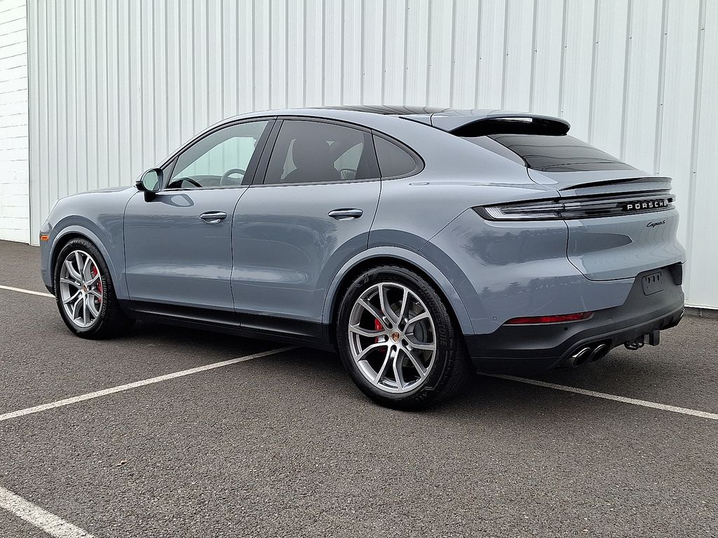 2025 Porsche Cayenne Coupe S photo 3