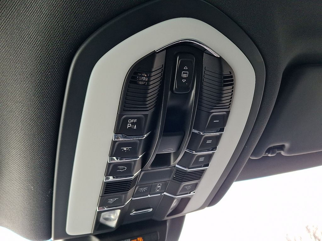 2026 Porsche Macan T - Photo 26
