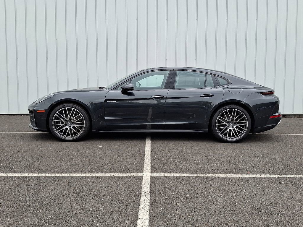 2025 Porsche Panamera E-Hybrid 4 photo 2