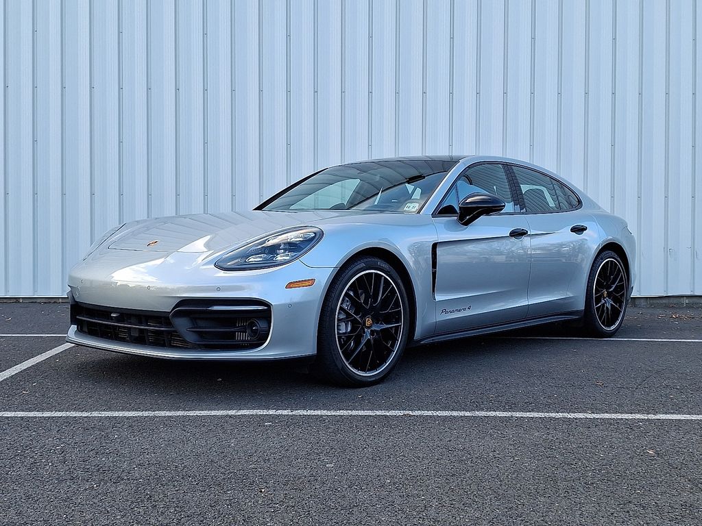 2023 Porsche Panamera's photo