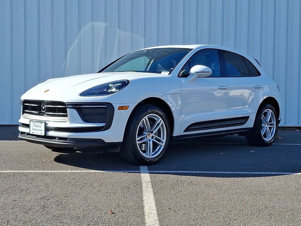 2022 Porsche Macan Base