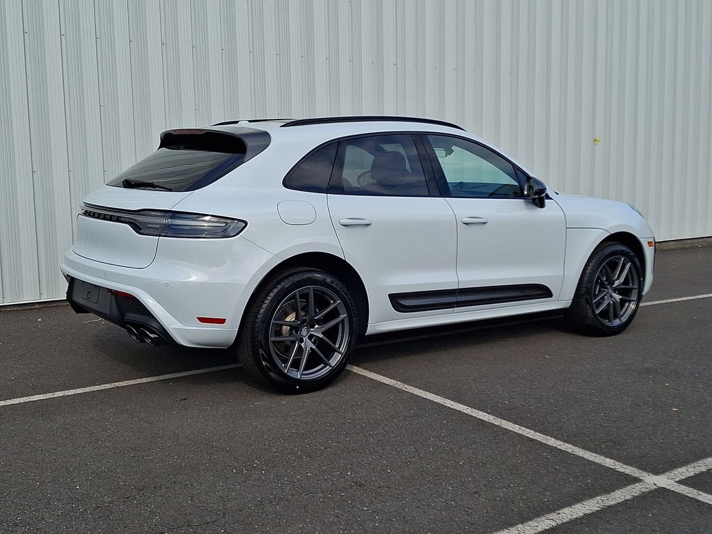 2026 Porsche Macan T - Photo 9