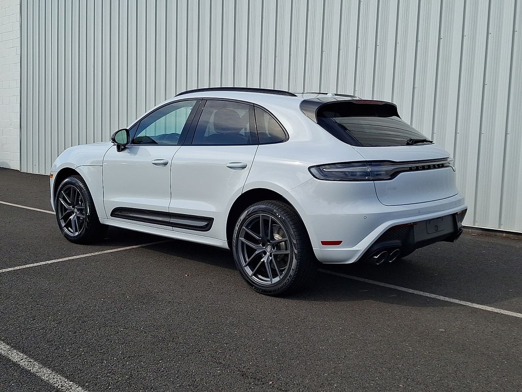 2026 Porsche Macan T - Photo 3